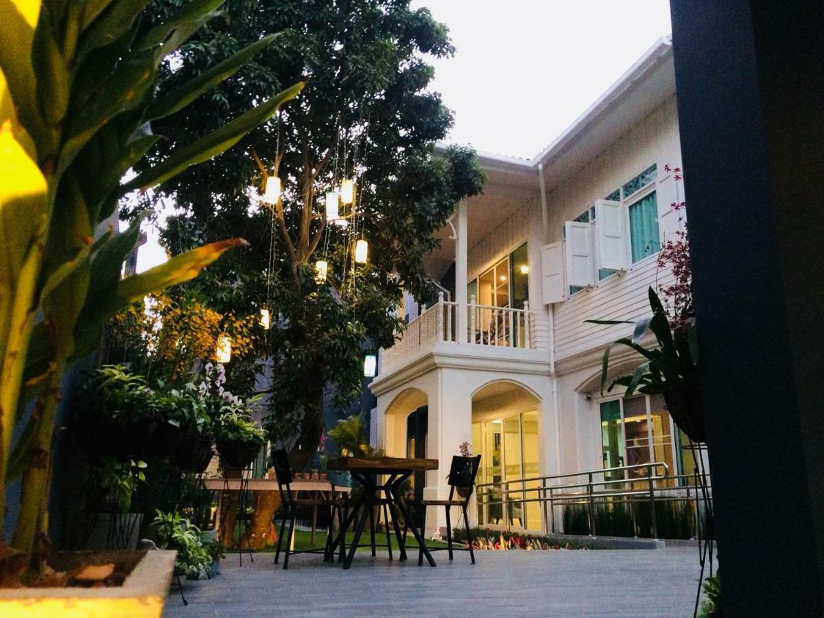 Lana Beds & Space Chiang Mai Exteriör bild