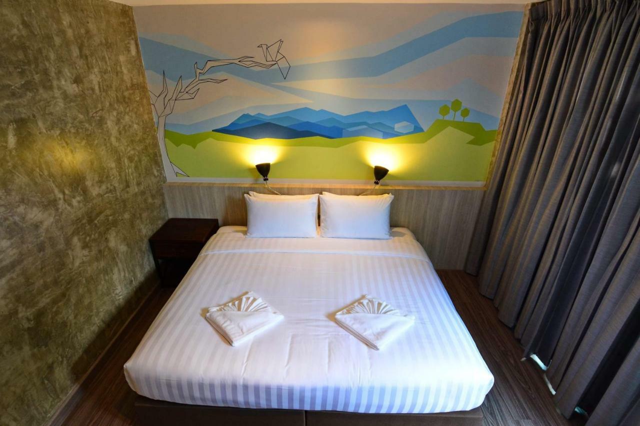 Lana Beds & Space Chiang Mai Exteriör bild